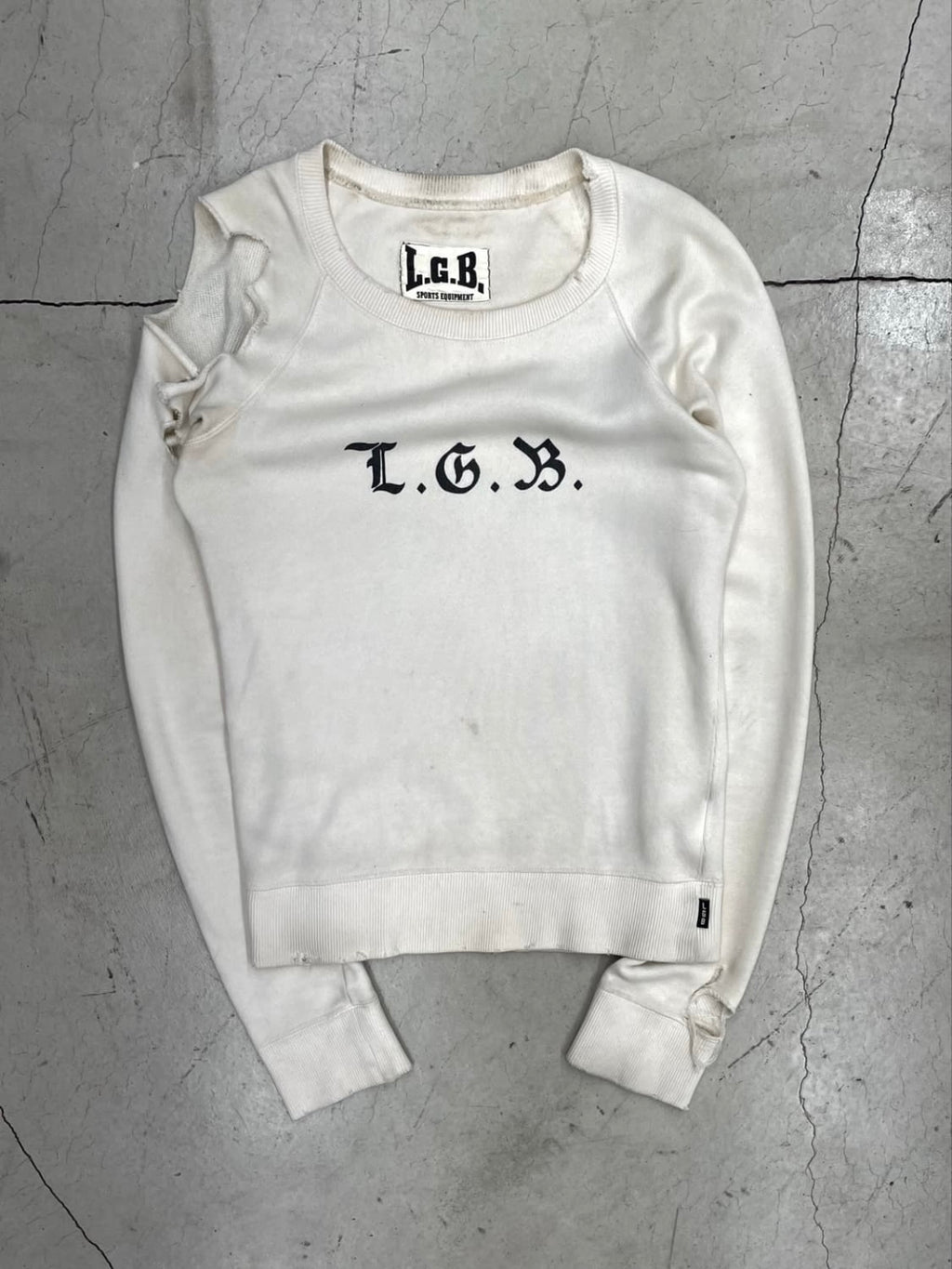 L.G.B “DEAD OR ALIVE” DISTRESSED sweatshirt (xs)