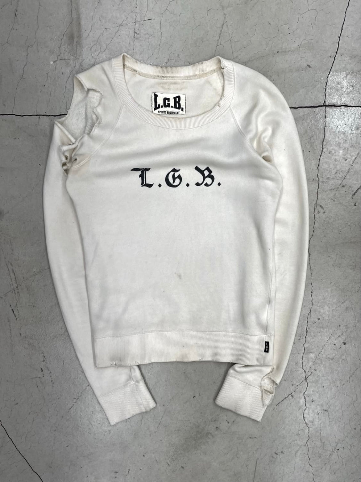 L.G.B “DEAD OR ALIVE” DISTRESSED sweatshirt (xs)
