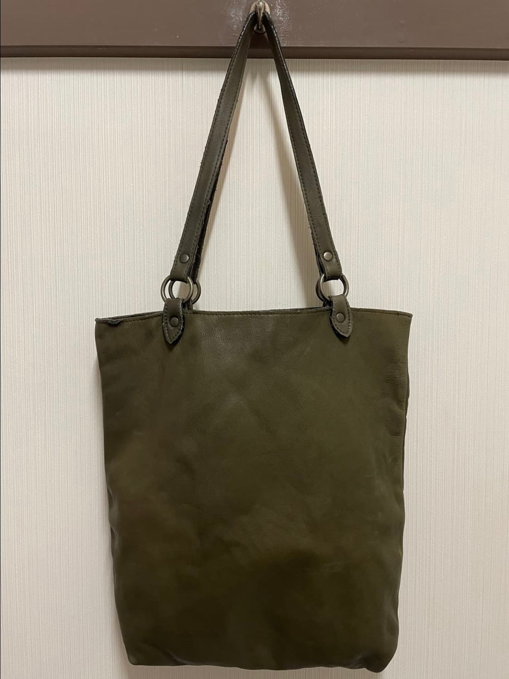SHARE SPIRIT LEATHER SHOULDER BAG