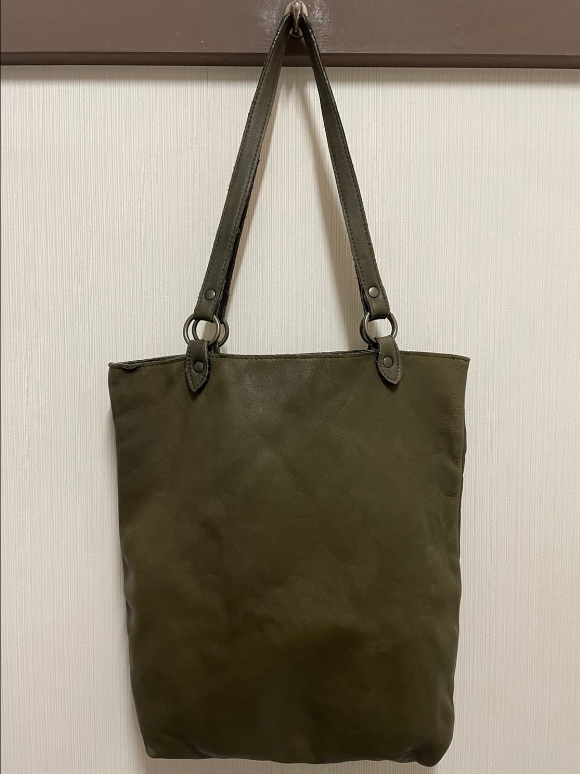 SHARE SPIRIT LEATHER SHOULDER BAG