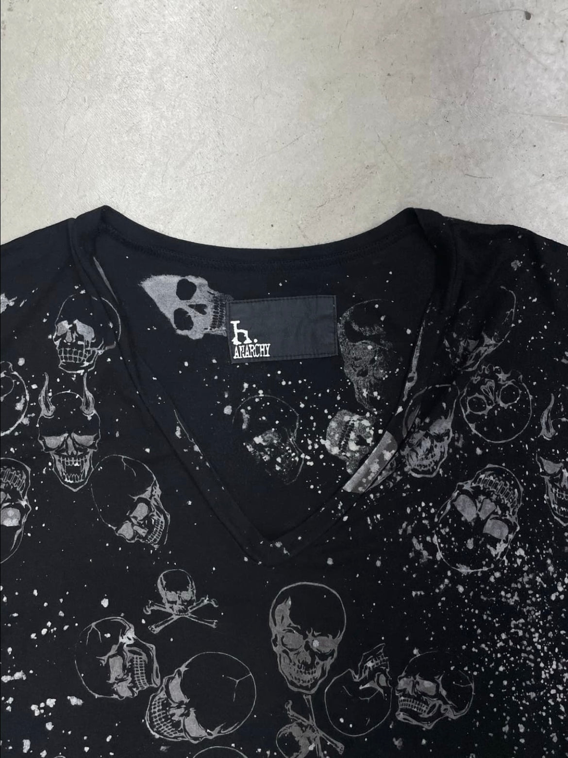 H.naoto h.anarchy skull v neck t-shirt