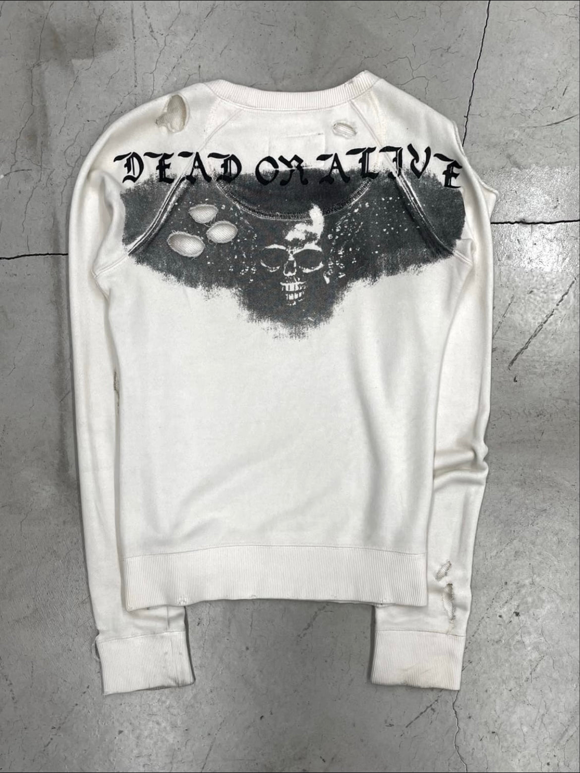 L.G.B “DEAD OR ALIVE” DISTRESSED sweatshirt (xs)