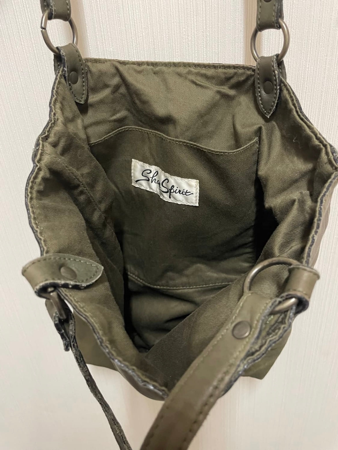 SHARE SPIRIT LEATHER SHOULDER BAG