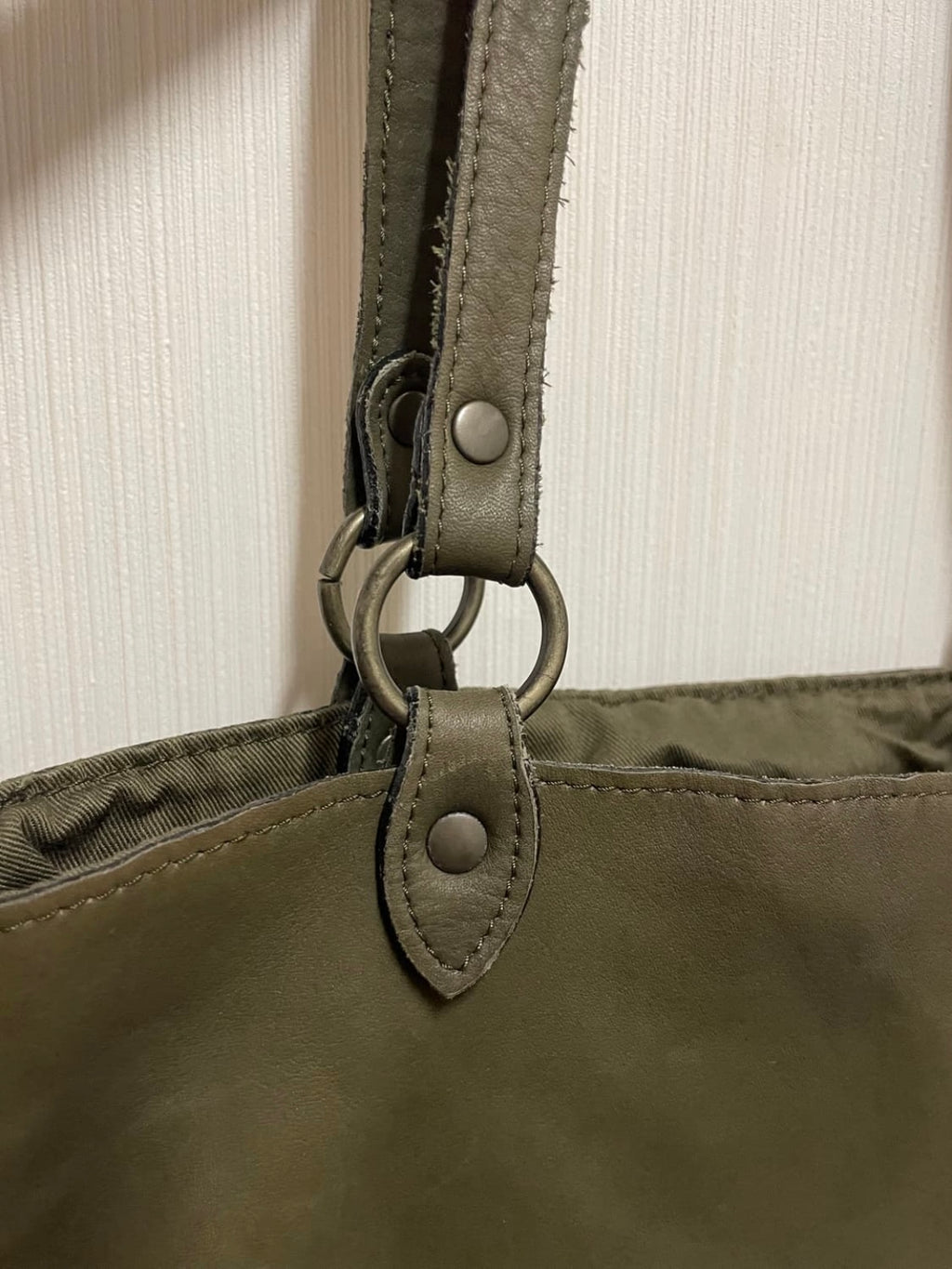 SHARE SPIRIT LEATHER SHOULDER BAG