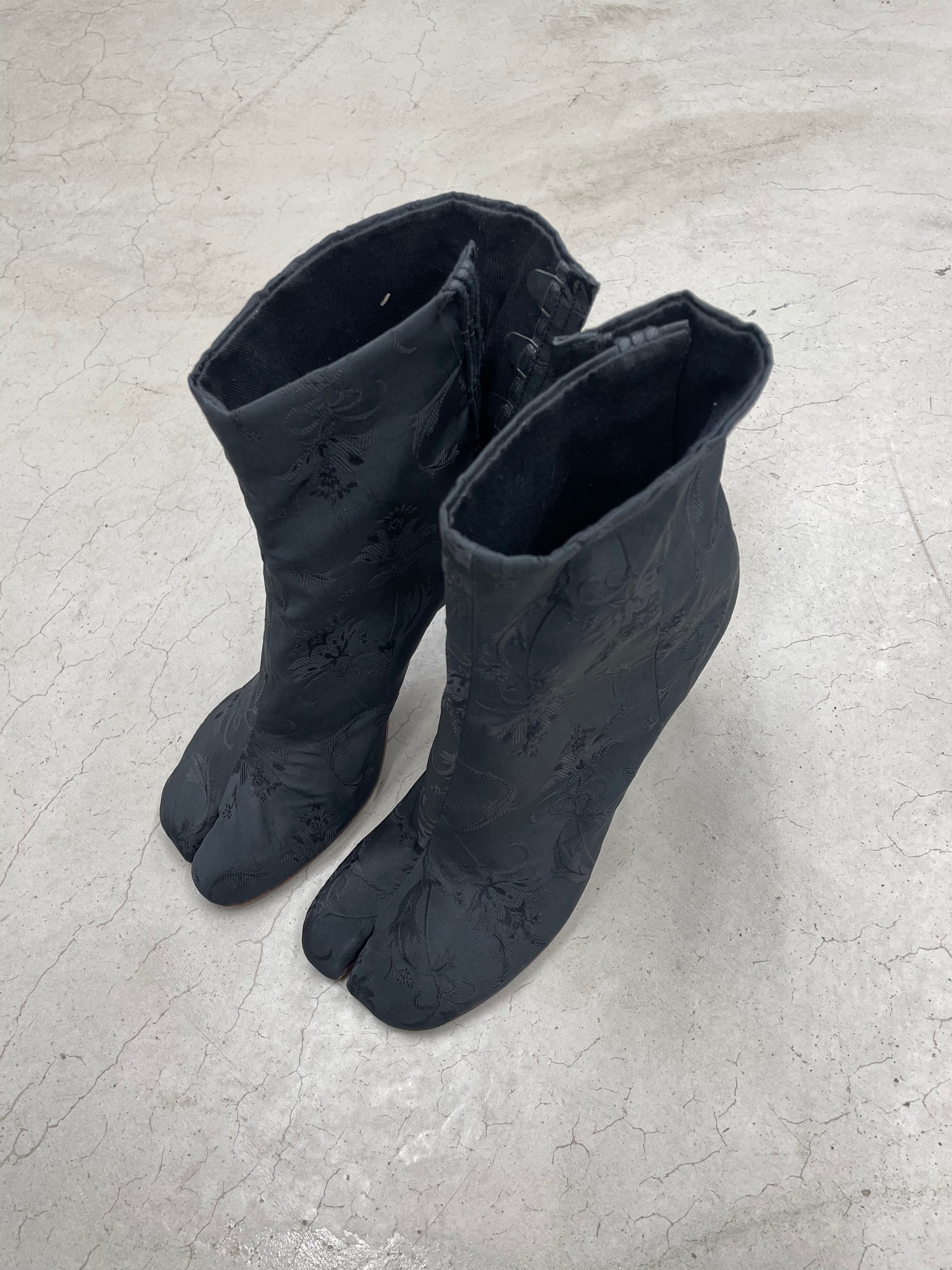 VETEMENTS FW18 Jacquard Coin Heels Geisha Boots (38)